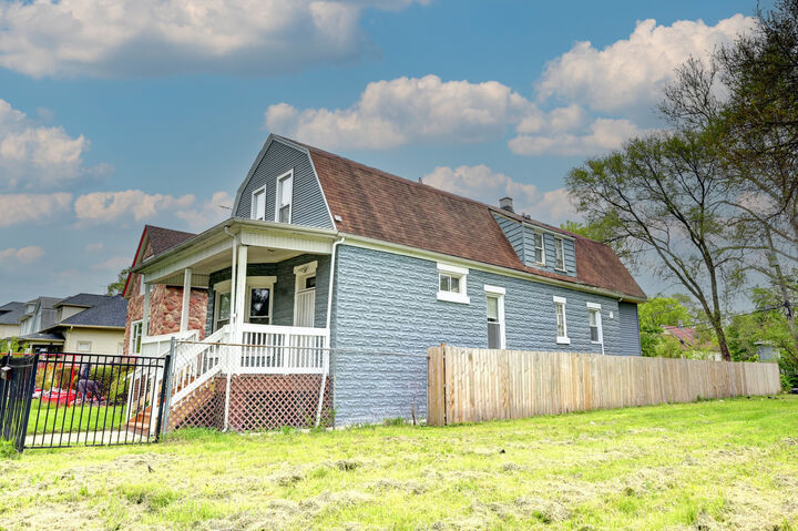 Property Photo:  