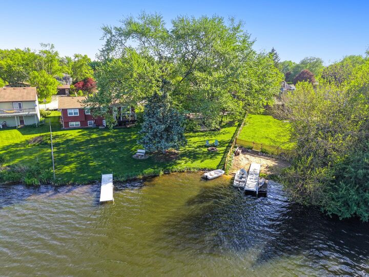 Property Photo: 2004 Sprucewood Lane IL 60046