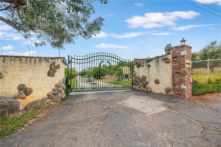 Property Photo:  30136 Rolling Hills  CA 92082 