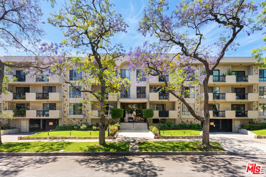 Property Photo:  423 N Palm Drive 102  CA 90210 