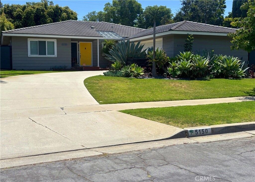 Property Photo:  5150 E Vista Hermosa Street  CA 90815 