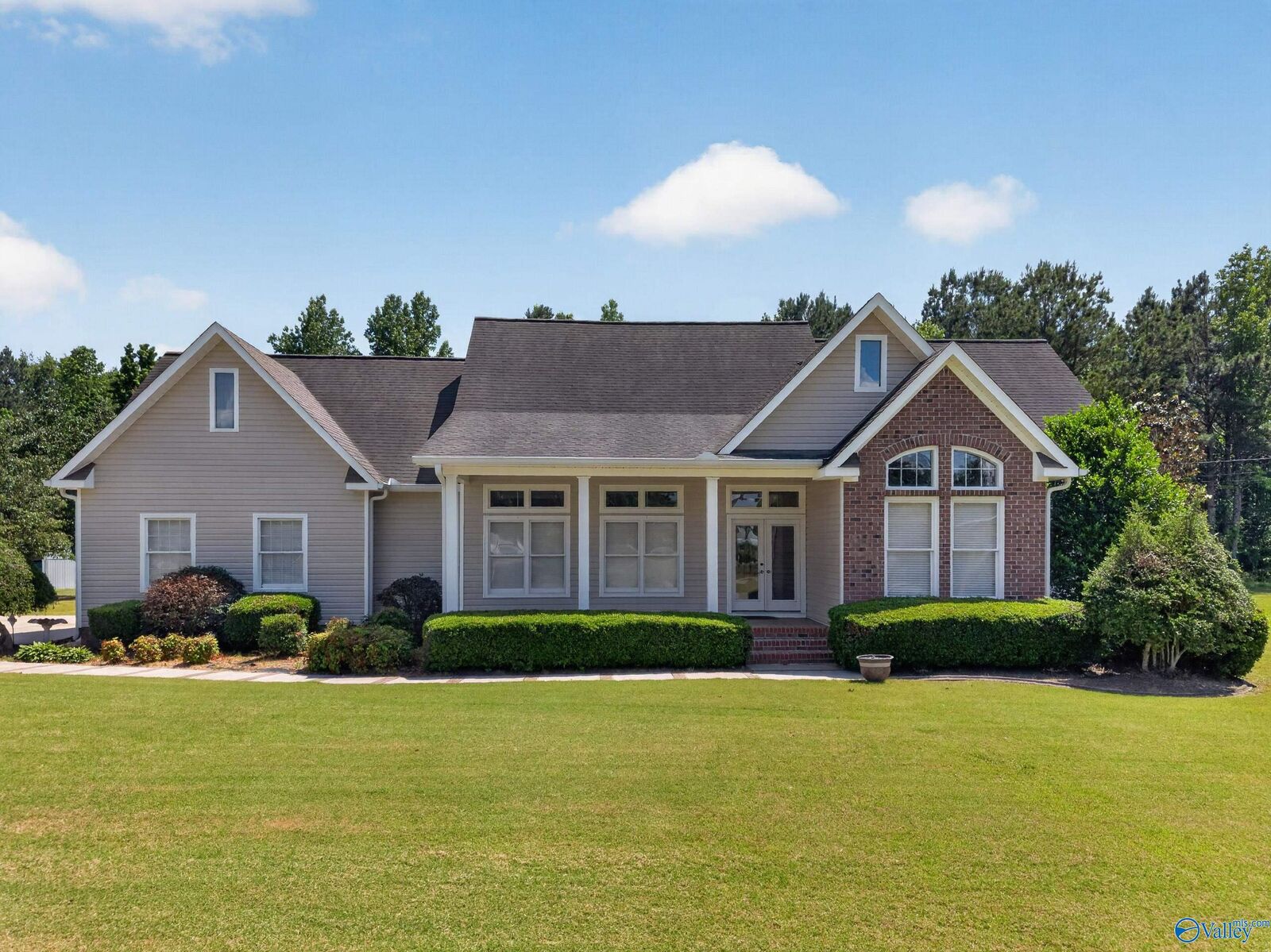 Property Photo:  105 Sharp Drive  AL 35903 