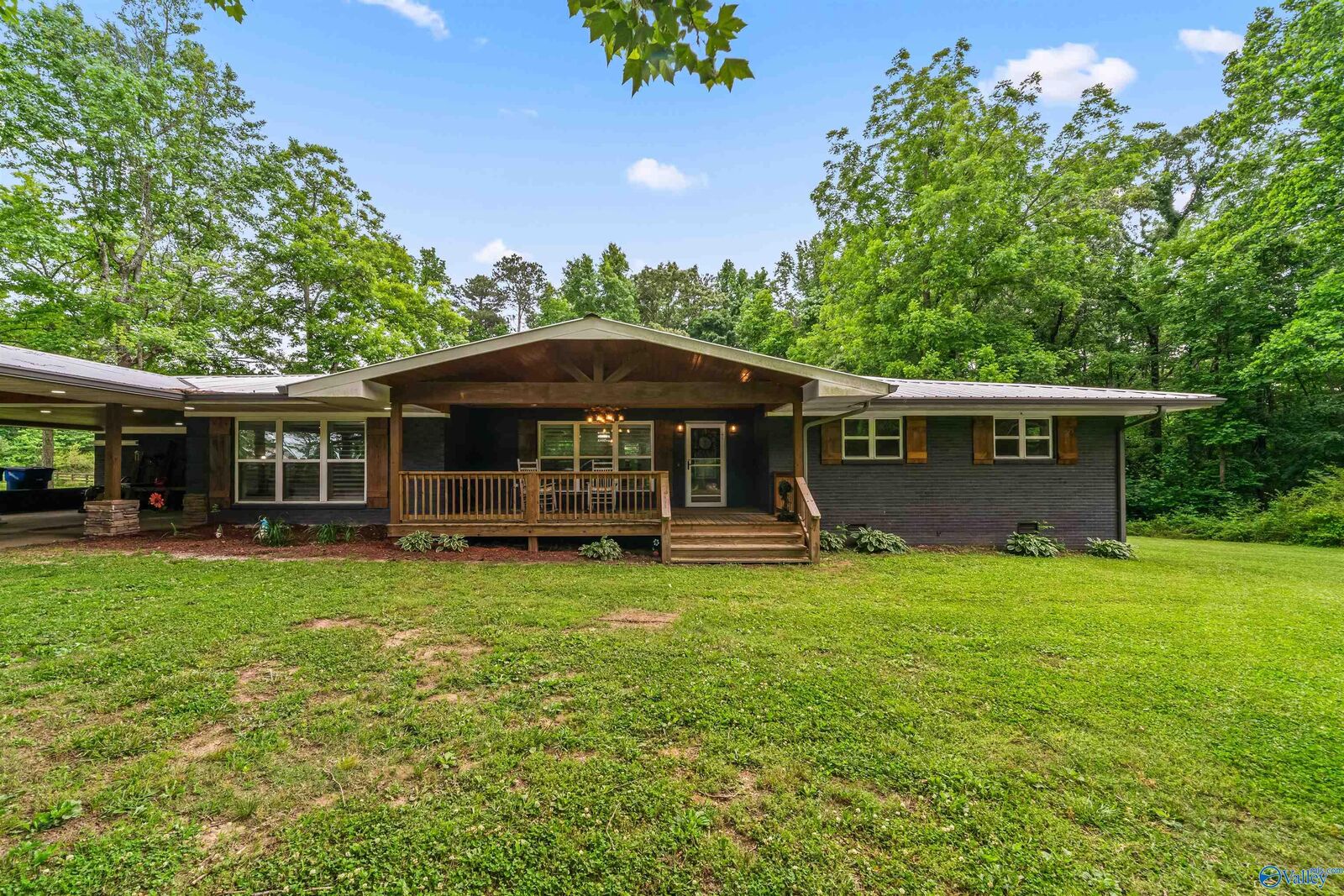 Property Photo: 694 Old Highway 35 E AL 35968