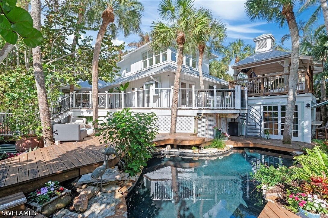Property Photo: 61 12th Avenue S FL 34102