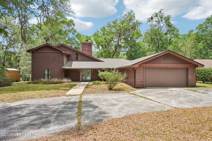 Property Photo:  2402 Sandy Run Drive W  FL 32068 
