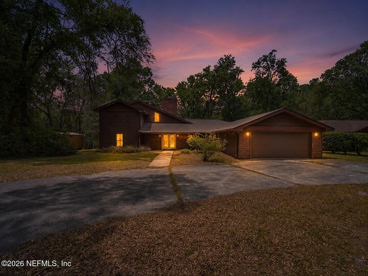 Property Photo:  2402 Sandy Run Drive W  FL 32068 
