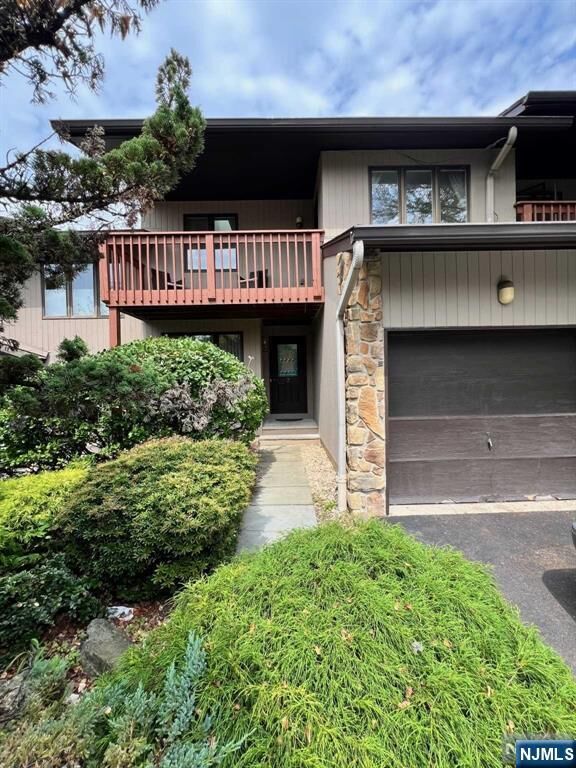Property Photo:  7 Dogwood Court  NJ 07424 
