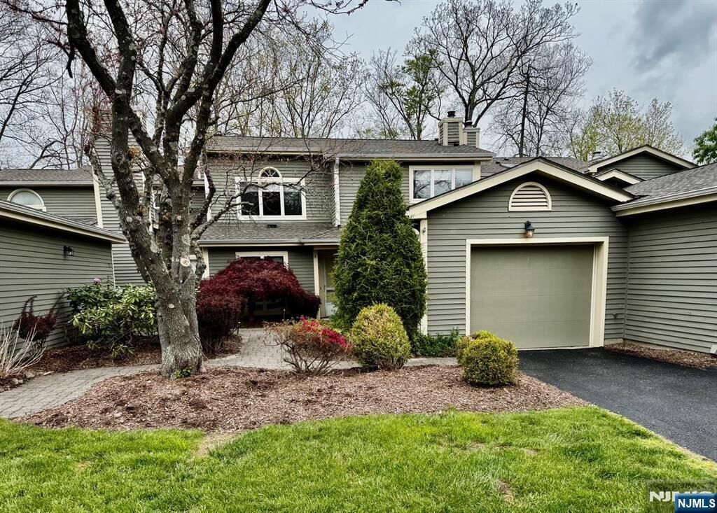 Property Photo:  25 Stone Row Lane  NJ 07438 