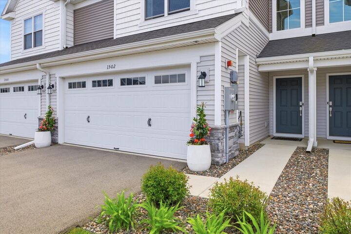 Property Photo:  1502 Dogwood Lane  MN 55315 