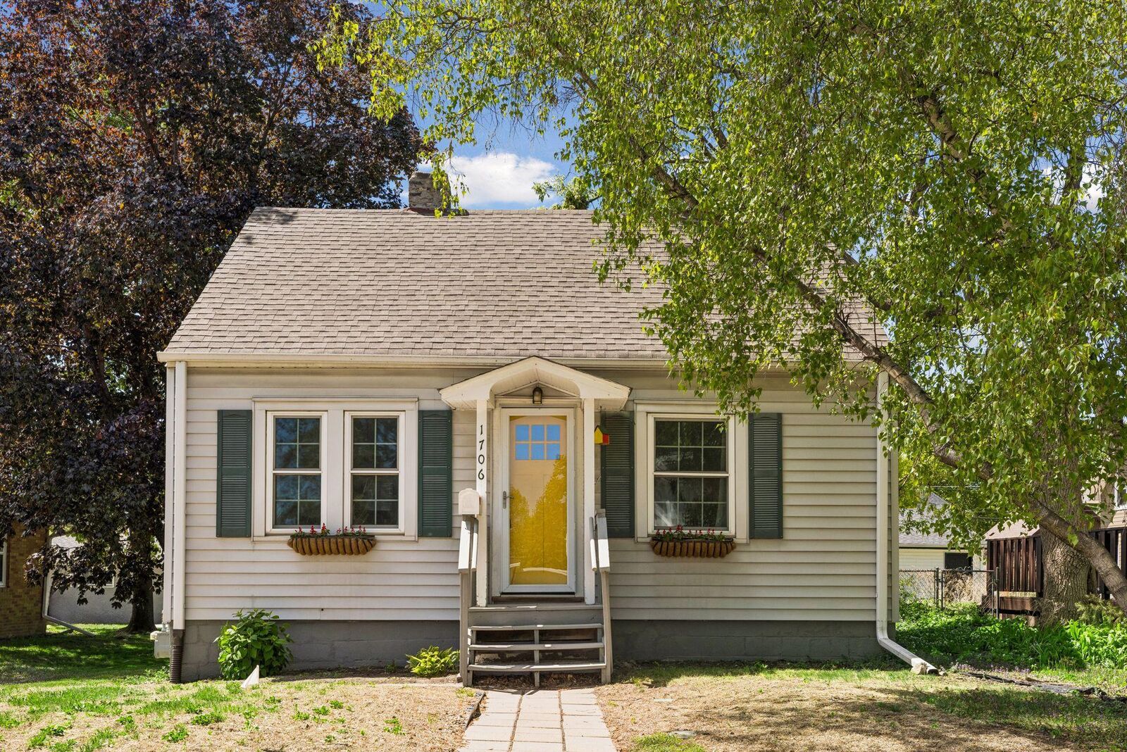 Property Photo:  1706 Buchanan Street NE  MN 55413 