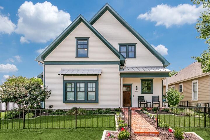 Property Photo: 221 Austin Street TX 76051