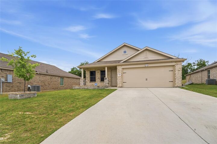 Property Photo:  1408 Yachtclub Drive  TX 76020 
