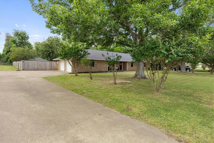 Property Photo:  228 Kings Creek Drive  TX 75161 