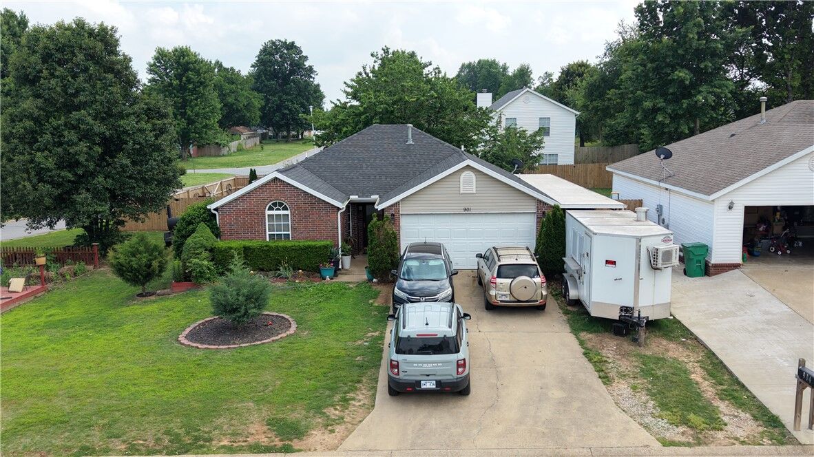Property Photo:  901 Fieldstone Court  AR 72719 