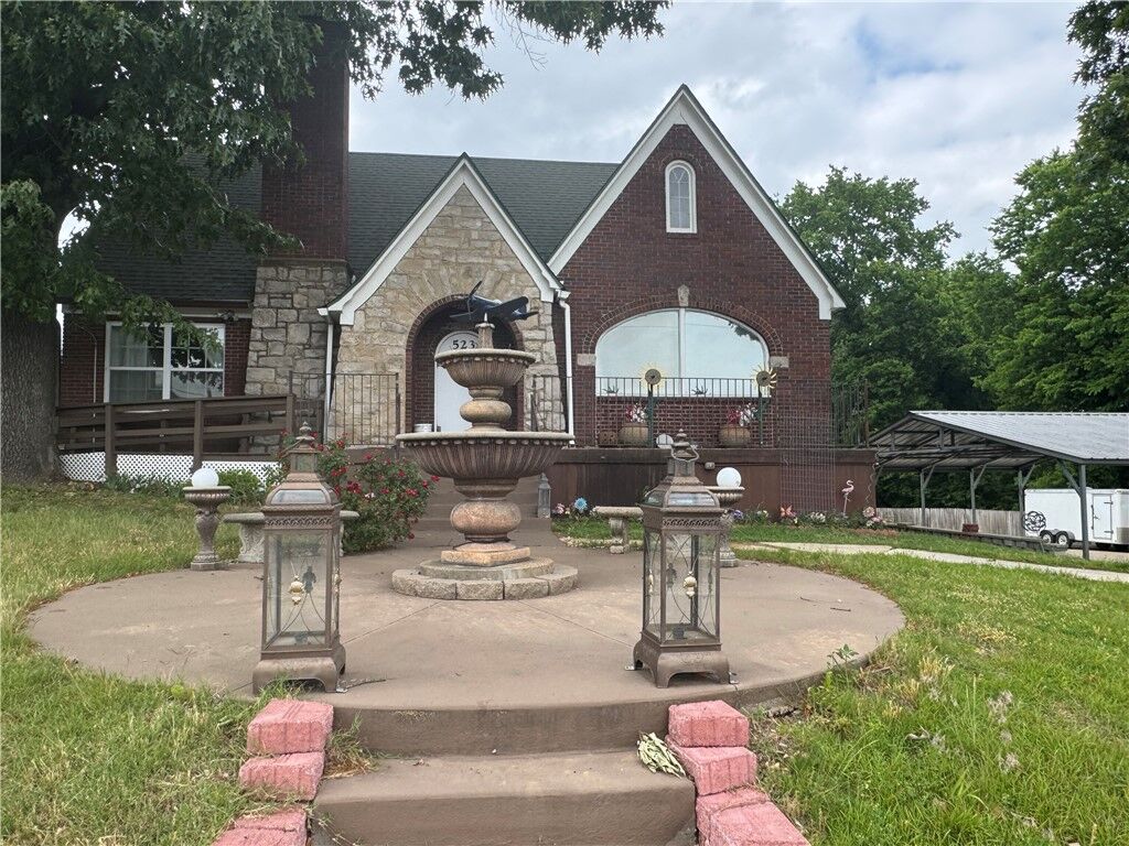 Property Photo:  523 W Stephenson Avenue  AR 72601 