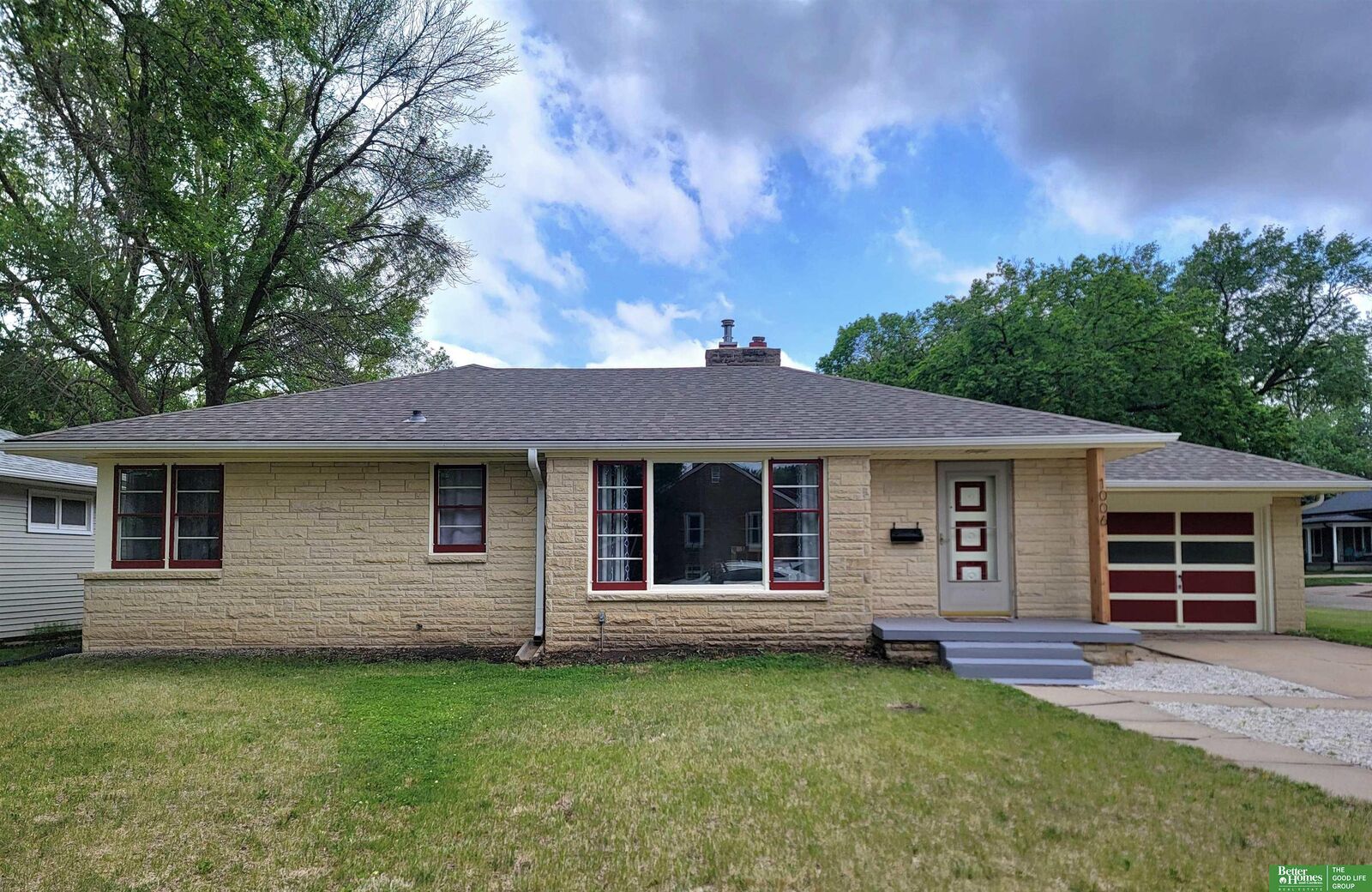 Property Photo:  1006 E 12th Street  NE 68467 