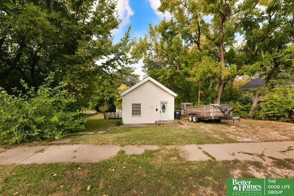 Property Photo:  1704 S 18 Street  NE 68108-9999 