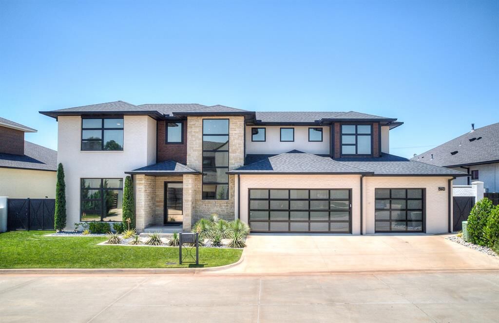 Property Photo: 15613 Woodleaf Lane OK 73013