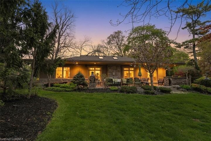 Property Photo:  10 Gaywood Gardens  ON N3T 5J8 