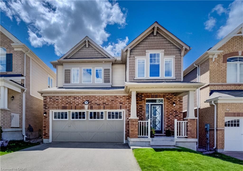 Property Photo: 19 Shoreacres Drive ON N2R 0K7