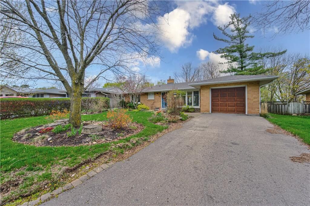 Property Photo: 74 Leaside Place ON N2J 2N5