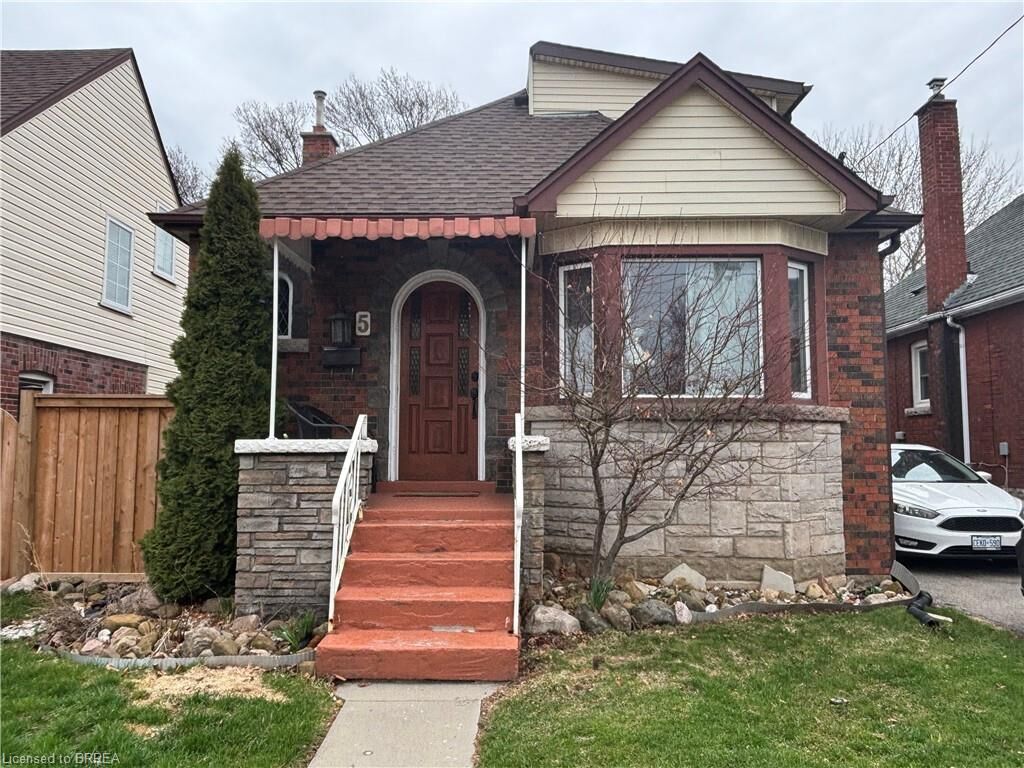 Property Photo:  5 Cameron Avenue S Upper  ON L8K 2W7 