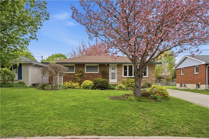 Property Photo:  17 Kathleen Street  ON N3L 1V7 