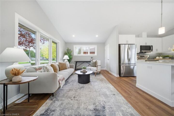 Property Photo:  121 Silver Street  ON N3L 1V2 