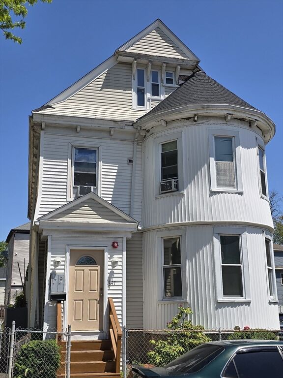 Property Photo: 47 Dale St 3 MA 02111