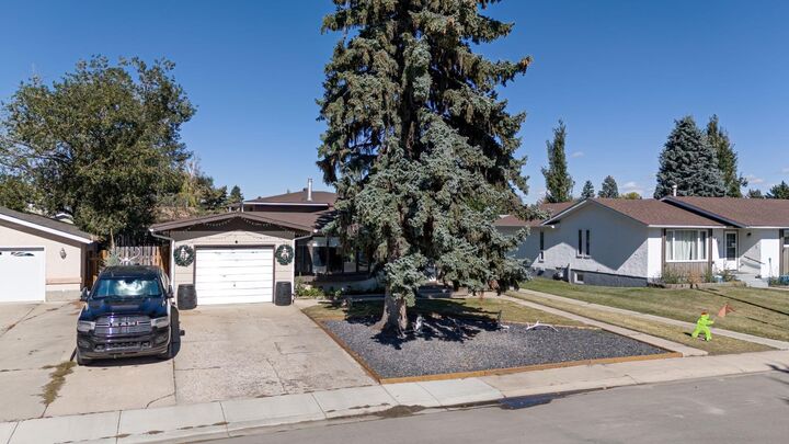 Photo de la propriété:  664 49 Avenue W  AB T0L 0T0 