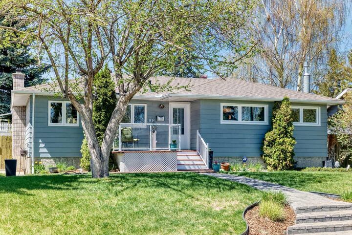 Property Photo:  29 Chisholm Crescent NW  AB T2L 0Y9 