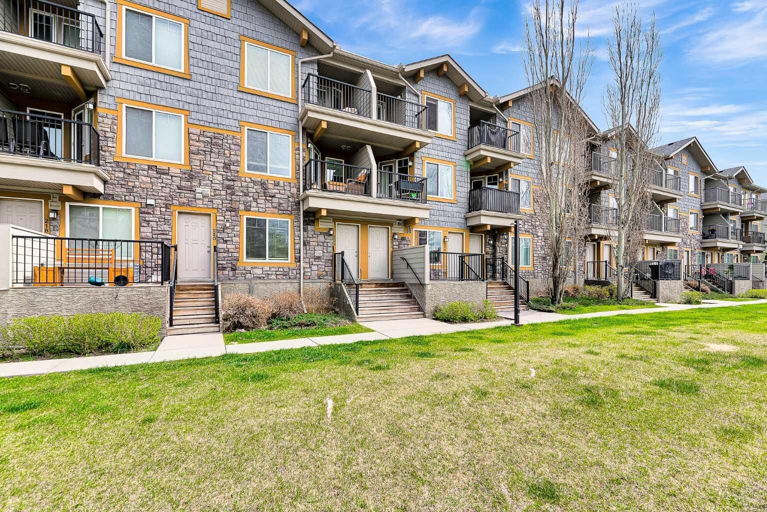 Property Photo:  224 McKenzie Towne Lane SE  AB T2Z 0C4 