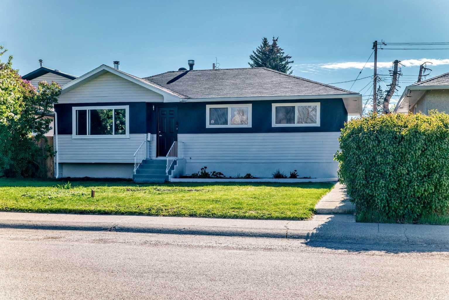 Property Photo:  1508 45 Street SE  AB T2A 1N2 