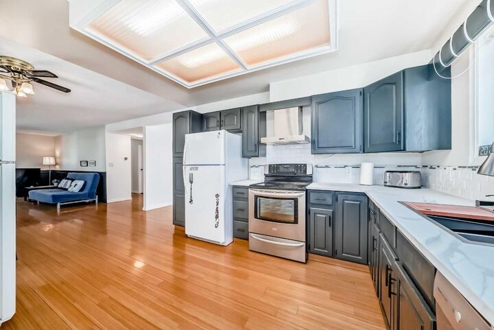 Property Photo:  6907 6 Street SW  AB T2V 5H8 