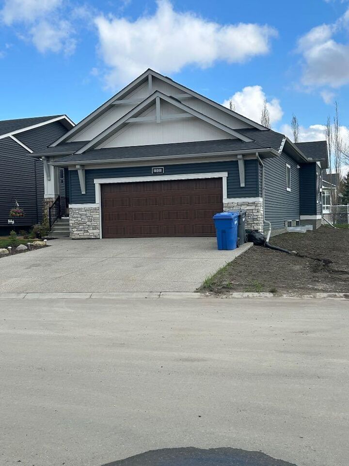 Property Photo: 800 Mandalay Link AB T0M 0N0