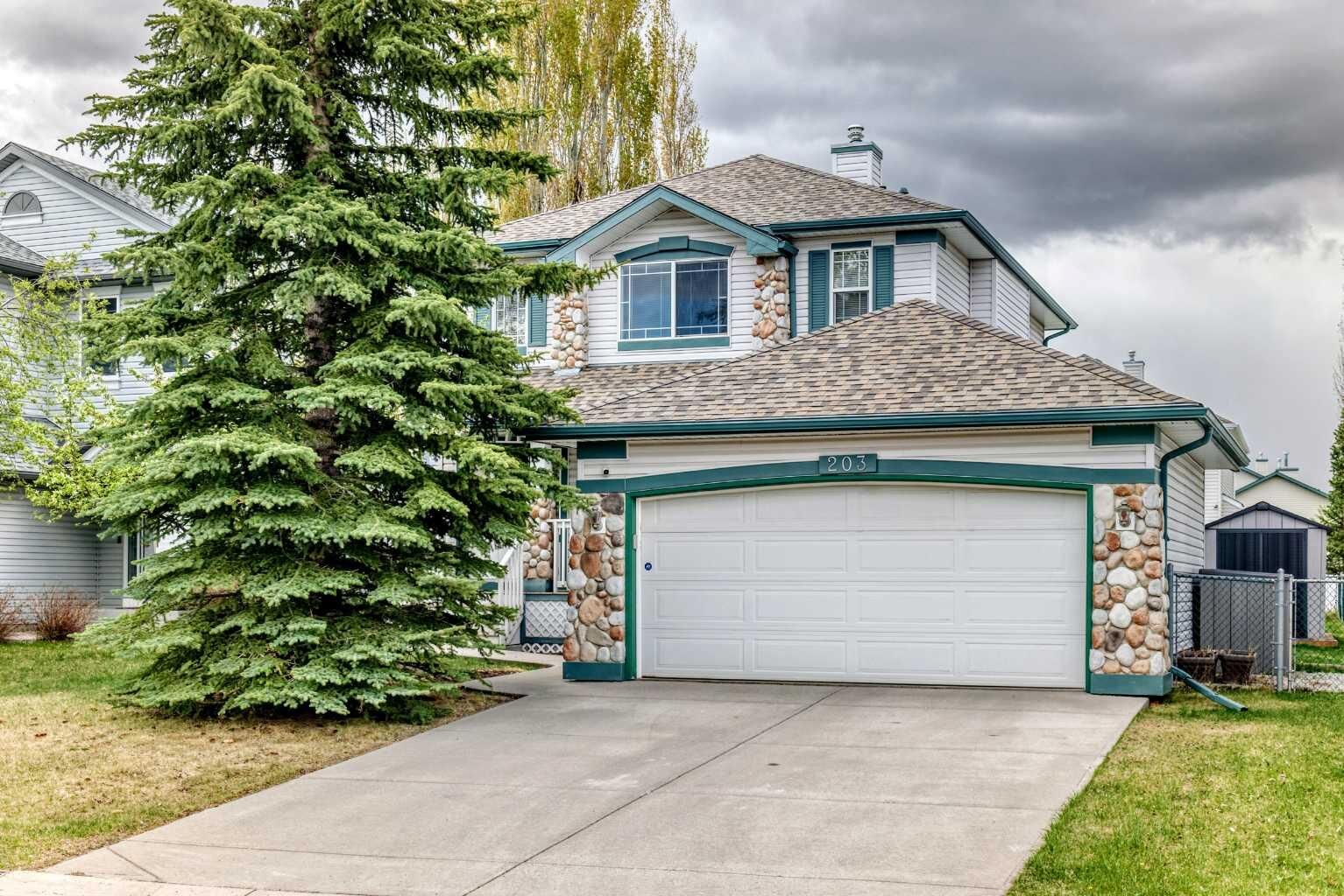 Property Photo:  203 West Lakeview Circle  AB T1X 1M5 