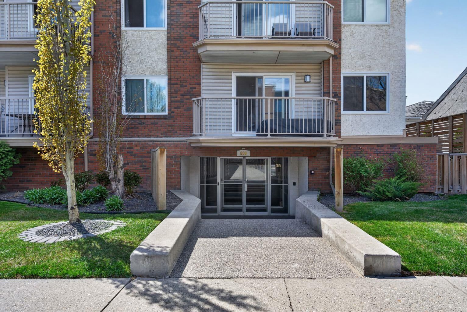 Property Photo:  809 4 Street NE 202  AB T2E 3S9 