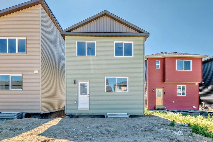 Property Photo:  112 Belvedere Park SE  AB T2A 8A1 