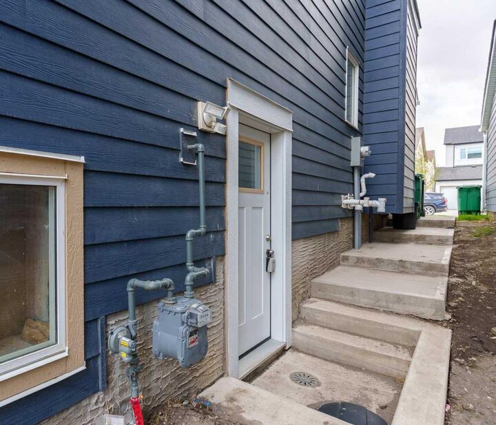 Property Photo:  48 Willow Green SW  AB T4B 5M3 