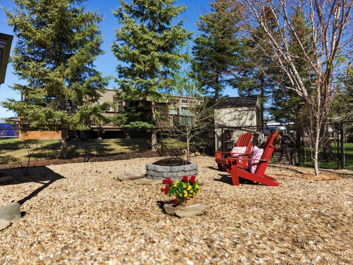 Property Photo:  10046 Twp Rd 422 158A  AB T4J 1V9 