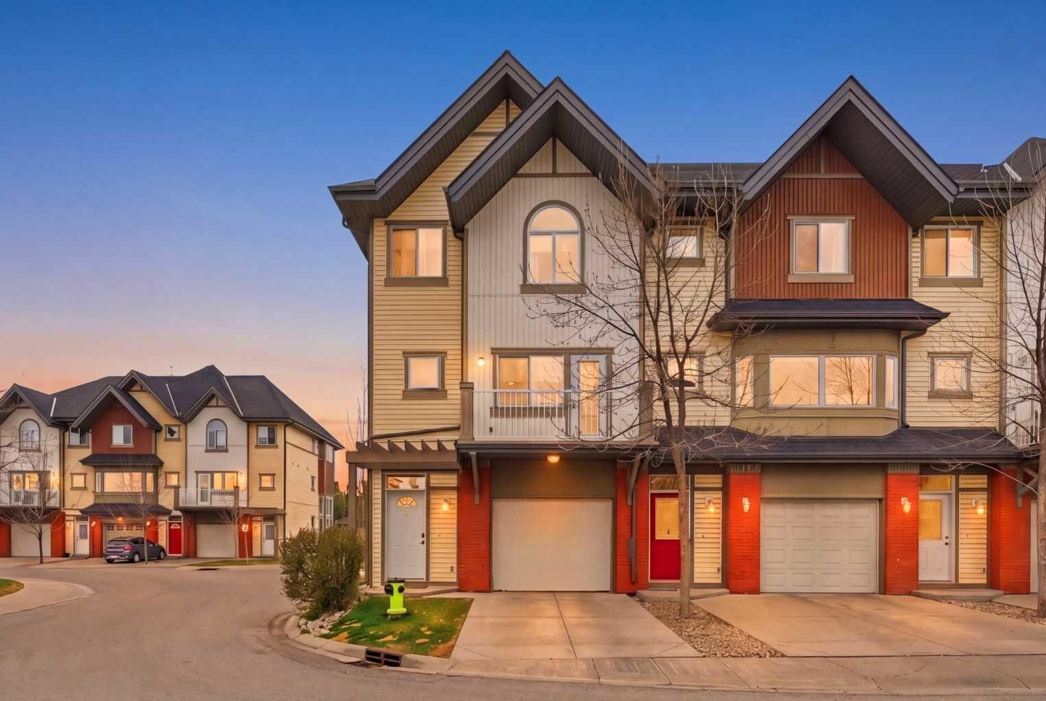 Property Photo:  402 Wentworth Villas SW  AB T3H 0K6 