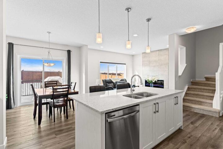 492 Chinook Gate Square SW — photo 1