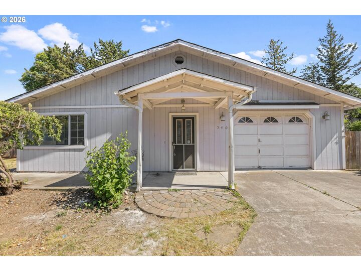 Property Photo:  540 Oak Knoll Dr  OR 97520 