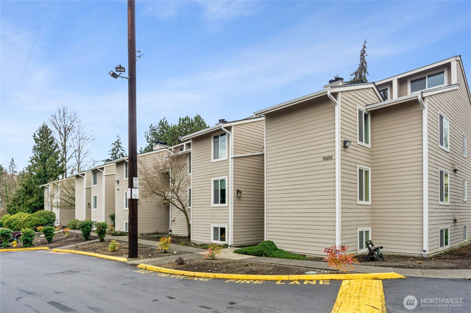 Property Photo:  19855  25th Avenue NE 211  WA 98155 