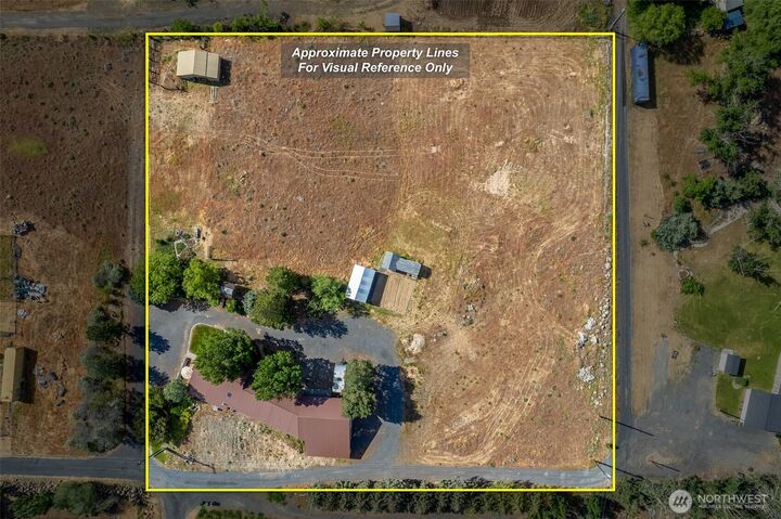 Property Photo: 1661 Road 17.6 NW WA 98823
