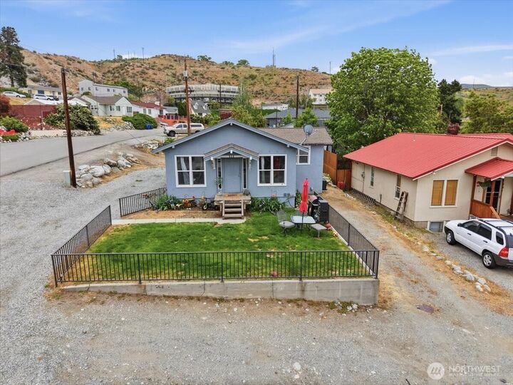 Property Photo: 608 N Bradley Street WA 98816