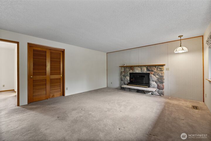 Property Photo:  11601  86th Avenue E  WA 98373 