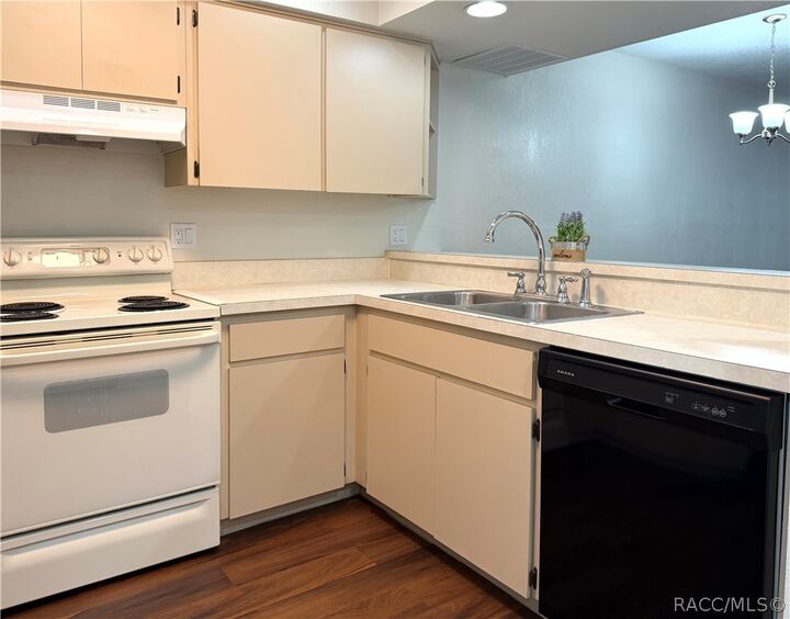 Property Photo:  1300 Cypress Cove Court  FL 34450 