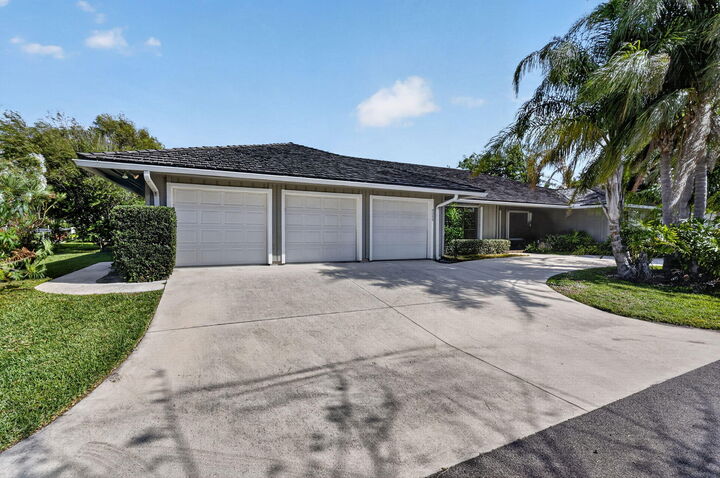 Property Photo: 9055 SE Harbor Island Way FL 33455