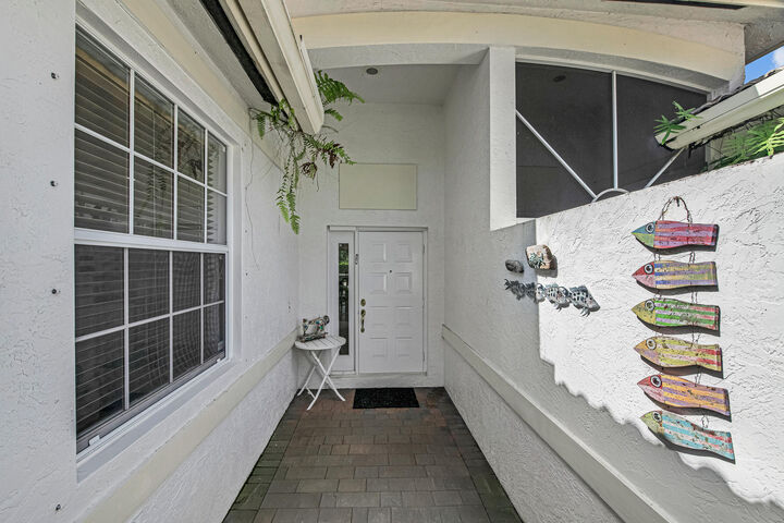Property Photo:  9543 Crescent View Drive N  FL 33437 